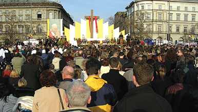 „Niech
zstpi Duch Twj…”    Plac Pisudskiego (03.04.2005 r.)